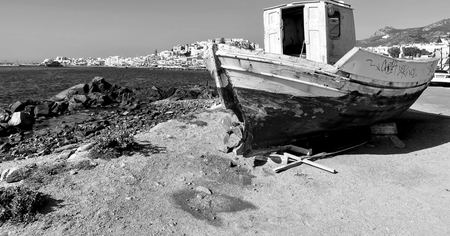 The Old Boat, Shoreline — photograph by Randy Polito